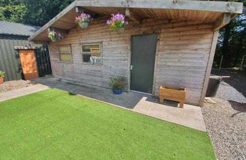Llanddaniel Fab Apartment | The Little Lodge is a cosy luxury hideaway.