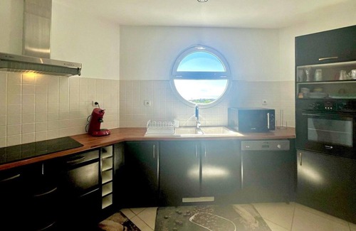 Saint-Denis Apartment | The Little Nest – Sea View, Comfort & Parking