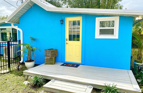 New Port Richey Cottage | The Little River Cottage-walk to downtown!
