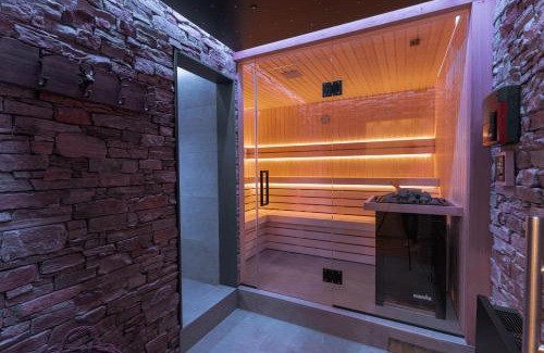Bellevaux-Ligneuville House | The Little Rock