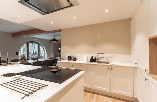 Bellevaux-Ligneuville House | The Little Rock