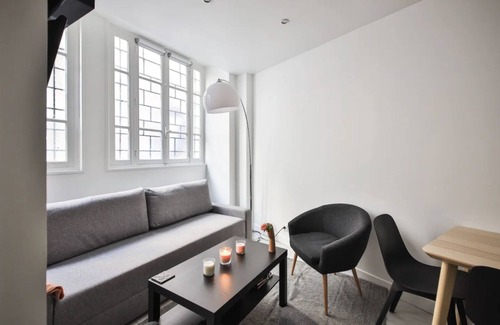 Paris City Center Apartment | The Little Rousseau - Cosy & Calm - Rivoli