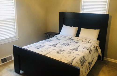 Royal Oak House | The Little Royal House of Woodward