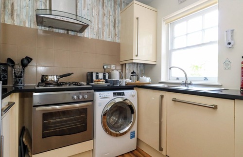 Weymouth Cottage | THE LOBSTER POT, family friendly, country holiday cottage in Weymouth