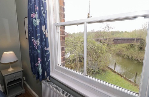 Gloucester Cottage | THE LOCK HOUSE, pet friendly, character holiday cottage in Gloucester