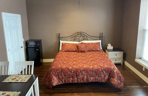 Lockhart Bed & Breakfast | The Lockhart Courthouse View on the Square 20 min. to ABIA & CotA; BBQ & Music