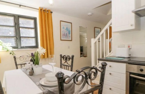 Heligan Cottage | The Lodge 2 bedroom cottage beside The Cridford In