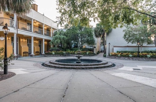 French Quarter Apartment | The Lodge Alley Inn™ - Studio