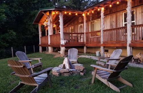 Washburn Cabin | The Lodge at COSY Farms...peaceful, secluded, mountain views, family friendly.