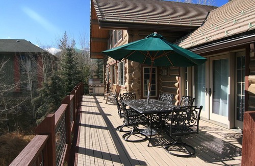 Three Peaks House | The Lodge at Eagles Nest, Luxury Home with views, Hot tub, Deck, 3 Master Suites