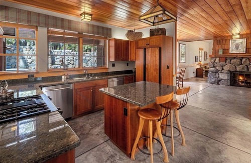 Truckee Cabin | The Lodge at Lahonton , Spacious 5-bedroom Luxury in tranquil setting