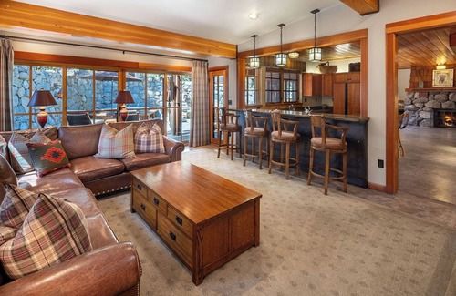Truckee Cabin | The Lodge at Lahonton , Spacious 5-bedroom Luxury in tranquil setting