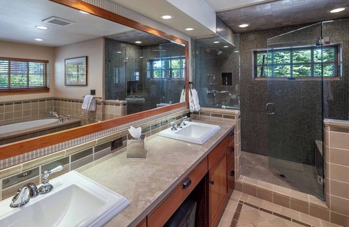 Truckee Cabin | The Lodge at Lahonton , Spacious 5-bedroom Luxury in tranquil setting