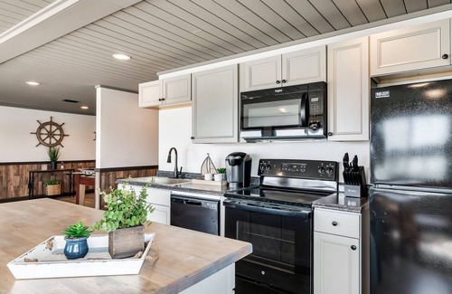 Dandridge Cabin | The Lodge at Lakeside by RedAwning