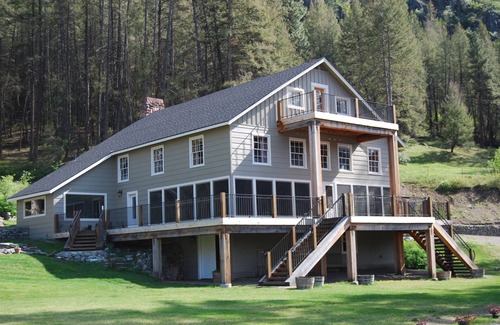 Okanogan County Cabin | The Lodge at Palmer Lake - waterfront