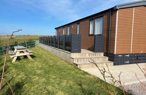 Mynytho Cottage | THE LODGE AT PENNANT-IGYN, pet friendly, with a garden in Llanbedrog