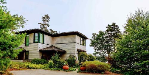 Friendship House | The Lodge at Seaside in Friendship