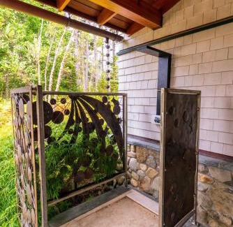 Friendship House | The Lodge at Seaside in Friendship
