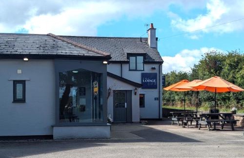 Llangeview Hotel | The Lodge by Cefn Tilla