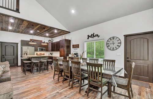 Sturgeon Bay Cabin | ❗️The Lodge Door Co. Luxury Barndo, Relax, Make Memories❗️
