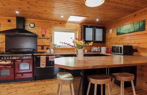 Glen Urquhart Cottage | THE LODGE, family friendly, with open fire in Beauly