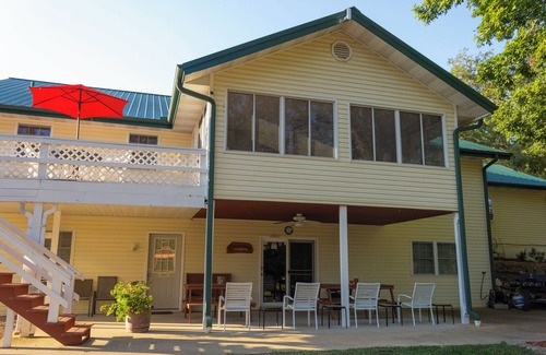 Norfork Ski Chalet | "The Lodge" GREAT FOR GROUPS & Walk-in Norfork River Access in Norfork, AR