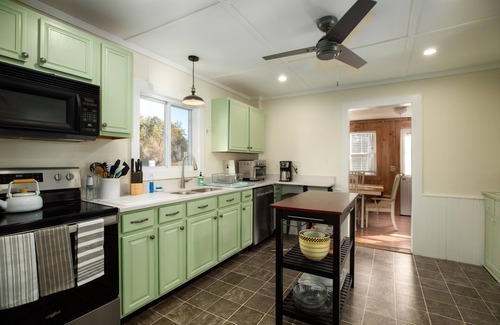 North Creek House | The Lodge House - Centrally Located Cheerful 5BR - Minutes to Gore!