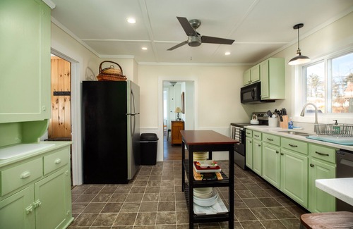 North Creek House | The Lodge House - Centrally Located Cheerful 5BR - Minutes to Gore!