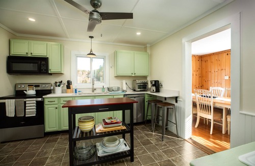 North Creek House | The Lodge House - Centrally Located Cheerful 5BR - Minutes to Gore!