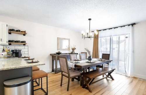 Wichita House | The Lodge is a spacious 4 bed, 2.5 bath home, styled with mountain/lodge decor