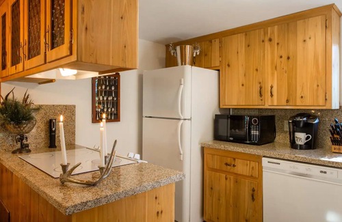 Fern Valley Cabin | THE LODGE on San Jacinto Spa, A/C & Dog Friendly! Adventure Passes provided!