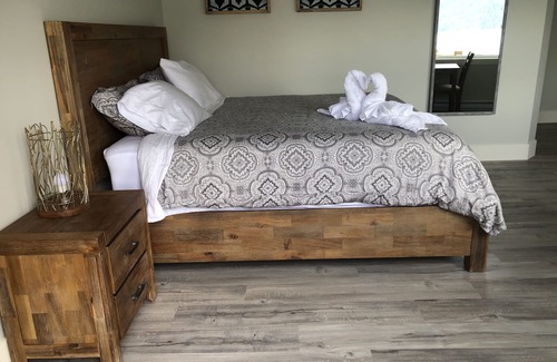 Harrison Hot Springs Cabin | "The Lodge on Harrison Lake" Guest Suite 4 Wheelchair Accessible