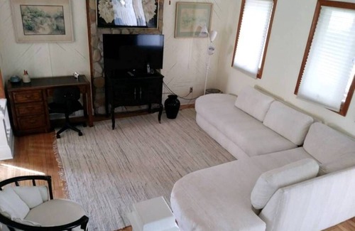 Lorain House | The Lodge on Lakeside - Sleeps 6