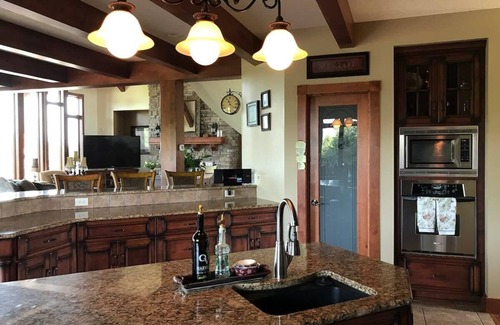 Sugarcreek Villa | The Lodge on the Hill