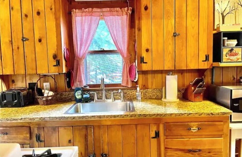 Estes Park Cabin | The Lodge @ Pine Haven Resort