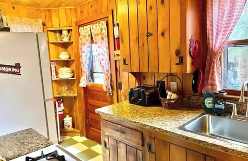 Estes Park Cabin | The Lodge @ Pine Haven Resort