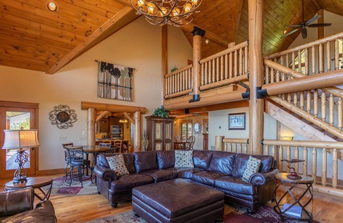 Boone Cabin | The Lodge - Theater Room, Putting Green, Pool, Great view 2 miles to Boone!