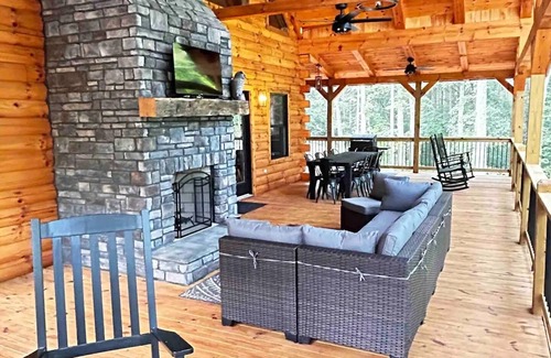 Carbon Hill Apartment | The Lodges at Moonlit cabins- Both Lodges