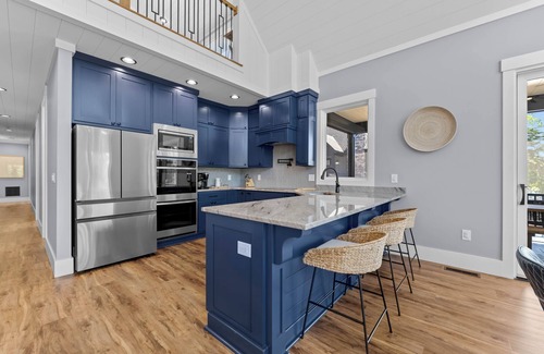 Lake Norman of Catawba House | The Lodges | AvantStay | Lakefront, Sleeps 66 | Pools, Docks, Theaters, Views