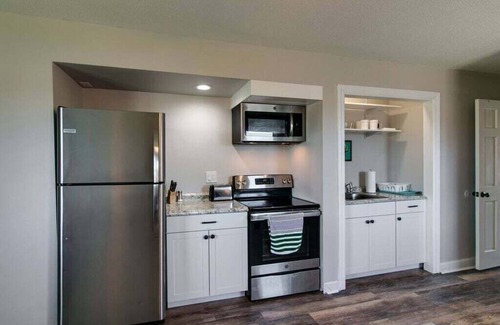 Clarksville House | The Loft 1335 Whitt Ln