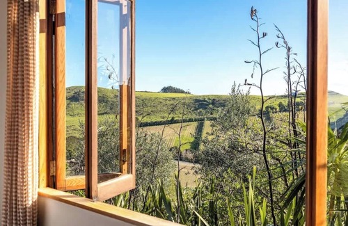 Onetangi House | The Loft at Cypress Ridge Estate | Stay Waiheke