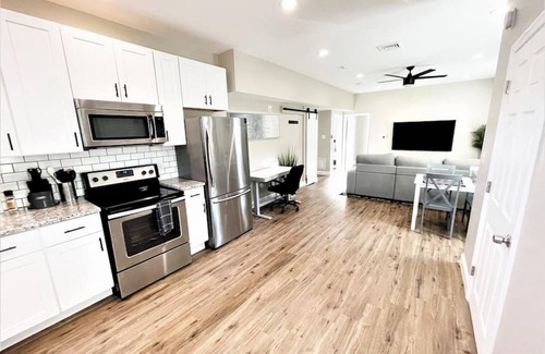Wilmington Apartment | The Loft at Park Place - 3rd Floor Walk up King and Queen Beds Fast Wifi and Free Coffee