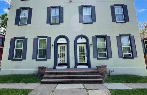 Wilmington Apartment | The Loft at Park Place - 3rd Floor Walk up King and Queen Beds Fast Wifi and Free Coffee
