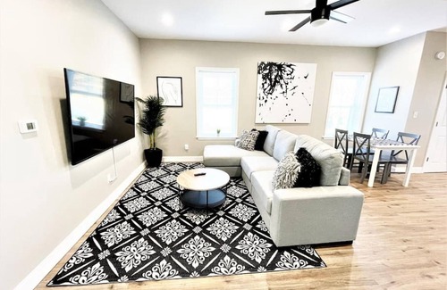 Wilmington Apartment | The Loft at Park Place - 3rd Floor Walk up King and Queen Beds Fast Wifi and Free Coffee