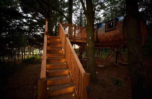 Putsborough House | The Loft at Pickwell Manor- A unique and wonderful treehouse with an ocean view