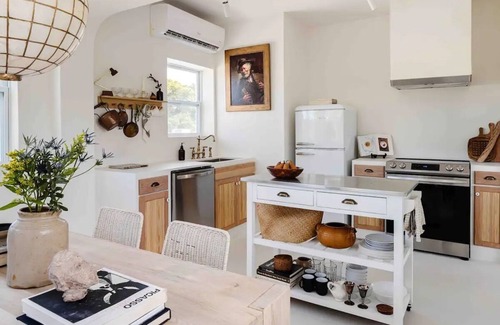 Croissant Park Apartment | The Loft @ L' Auberge Du Croissant - 5 mins from FLL Airport & Cruise Port