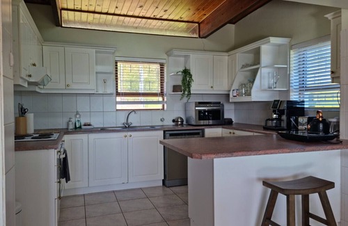 Gordons Bay Central House | 'The Loft' - Modern 2 bedroom vacation Home, Central, 5 min walk from the beach