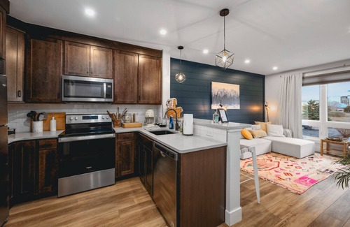 Traverse City Apartment | The Loft on Gillis | AC | Downtown | Beach | Rooftop |