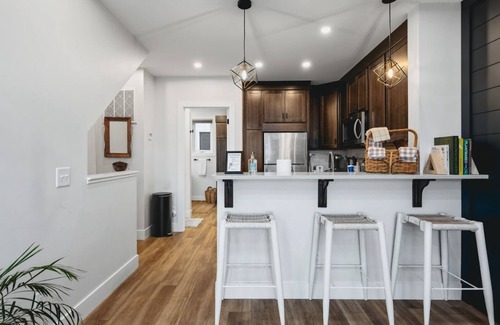 Traverse City Apartment | The Loft on Gillis | AC | Downtown | Beach | Rooftop |