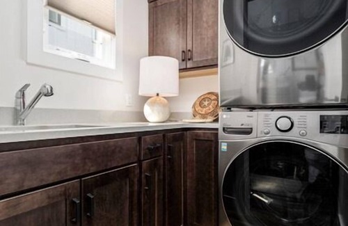 Traverse City Apartment | The Loft on Gillis | AC | Downtown | Beach | Rooftop |